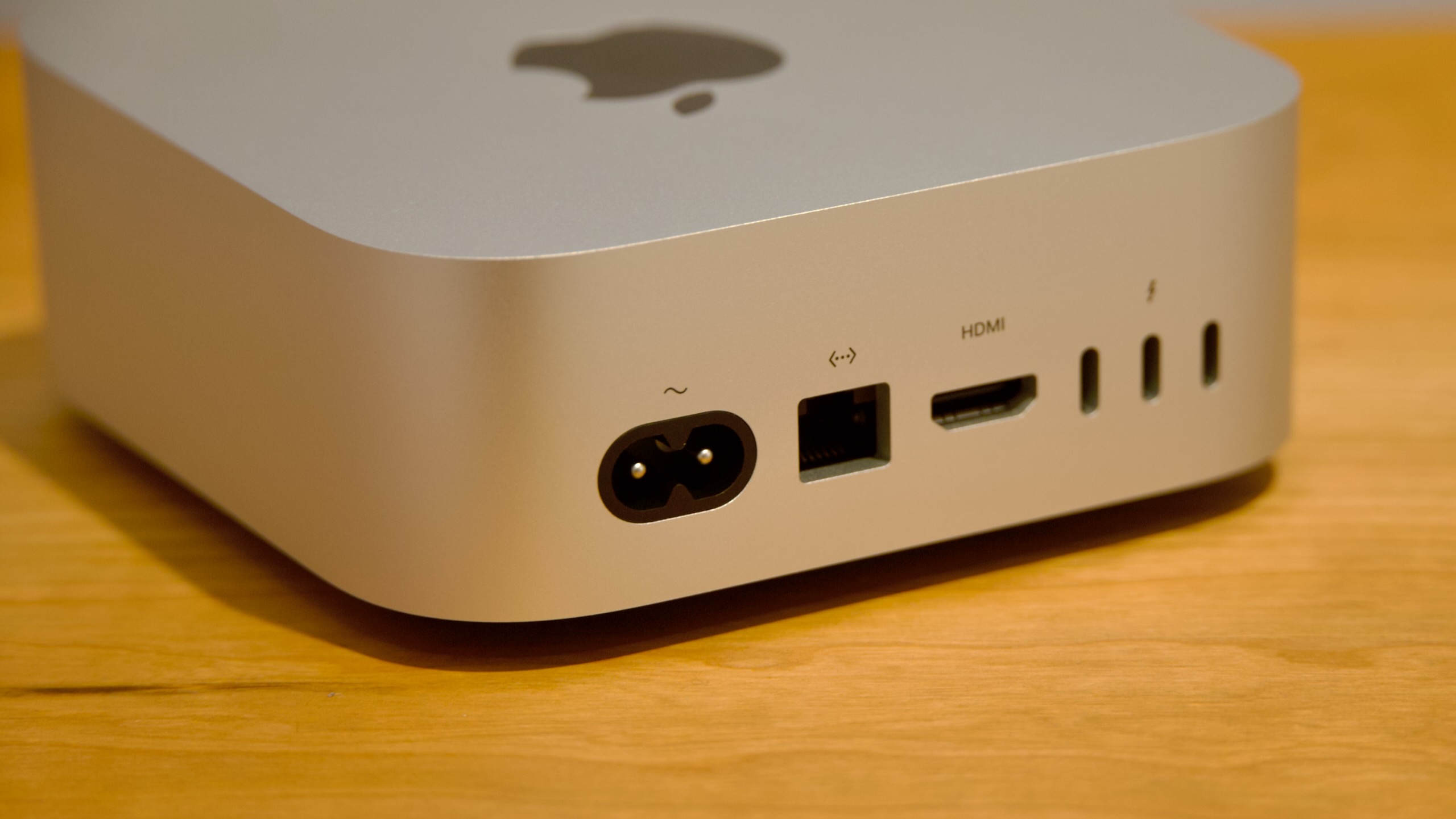 M6 Mac mini 리뷰: 성능은 확실히 올랐는데 300달러 인상이 아쉬운 이유